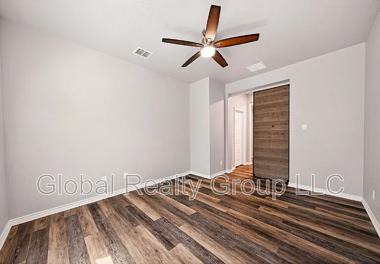 4610 Sebastian Oak — Photo 12