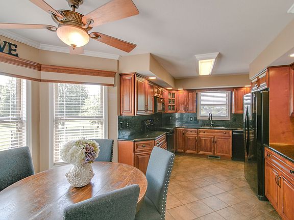 5th image of 4281 N Woodstock Dr