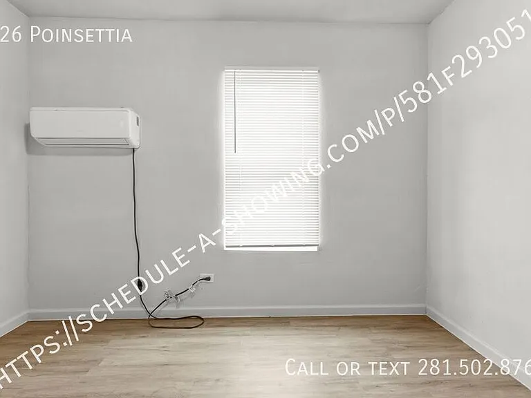 826 Poinsettia — Photo 12