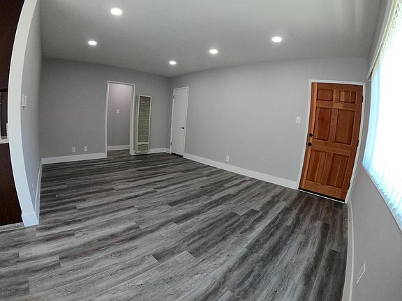 5th image of 2721 Cabrillo Ave APT C