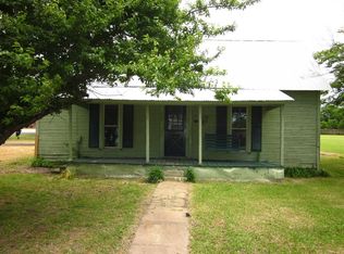 404 1st St, Windom, TX 75492