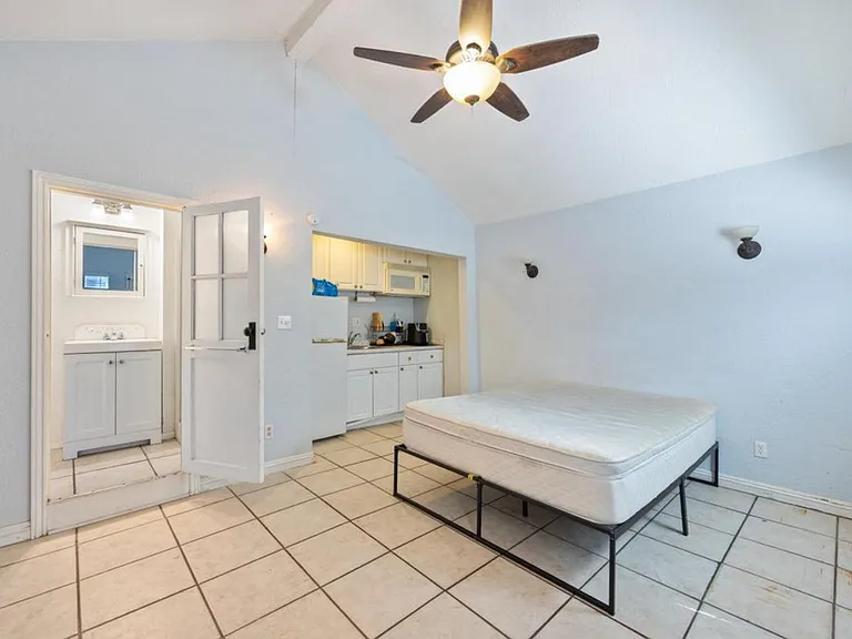 1121 N Stockton St #B — Photo 2