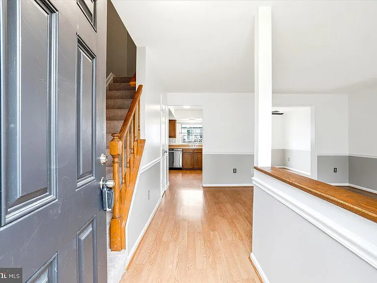 5735 Sunset View Ln — Photo 3