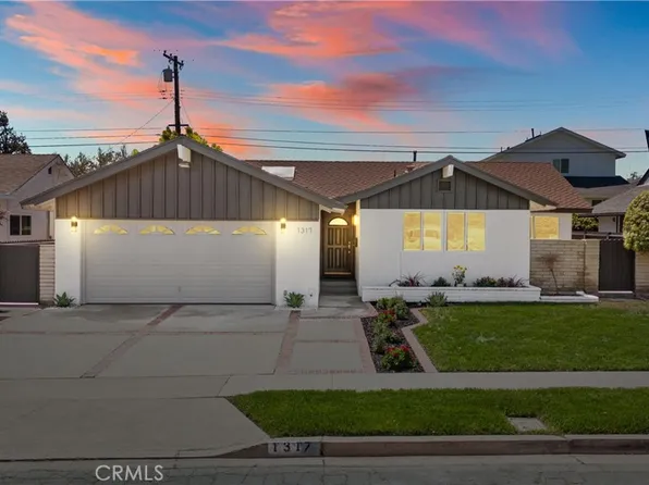 1317 Stonefield St, Costa Mesa, CA 92626