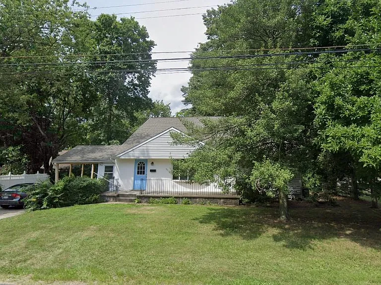 315 Hamilton Rd — Photo 1