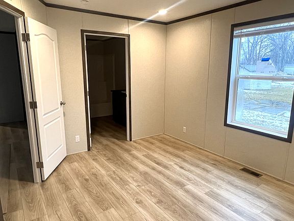 4th image of 45 Woodland Pl
