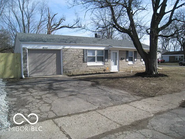 4311 N Kenmore Rd photo 1