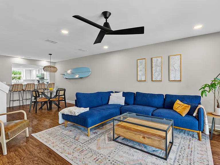 209 Myra St — Photo 18