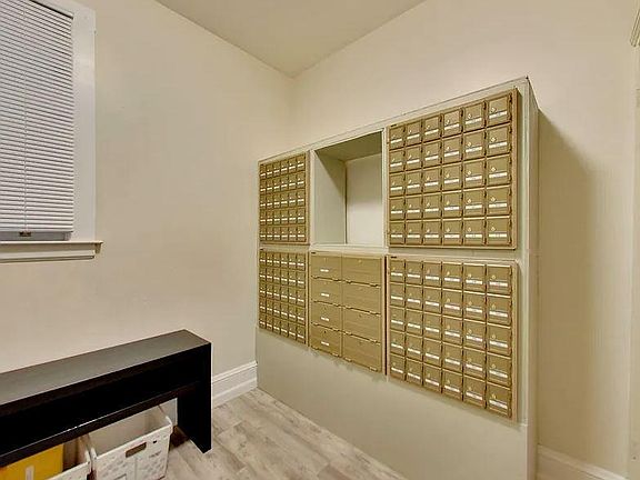 2nd image of 640 Clay St #1
