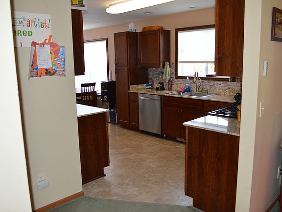 4th image of 335 Potawatomi Dr