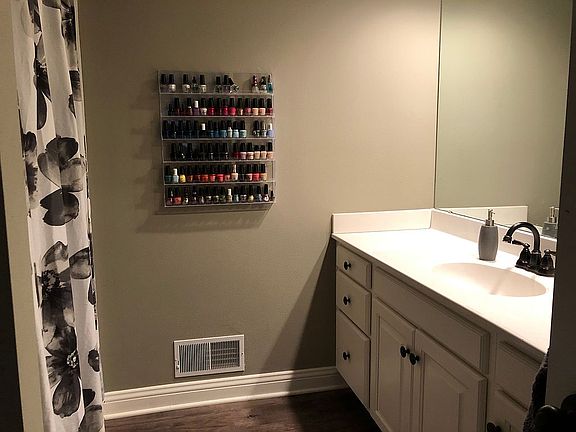 Lower level full bathroom