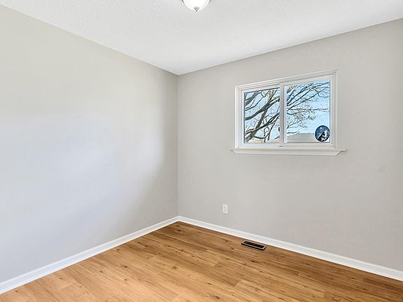 2nd image of 1123 Sharon St