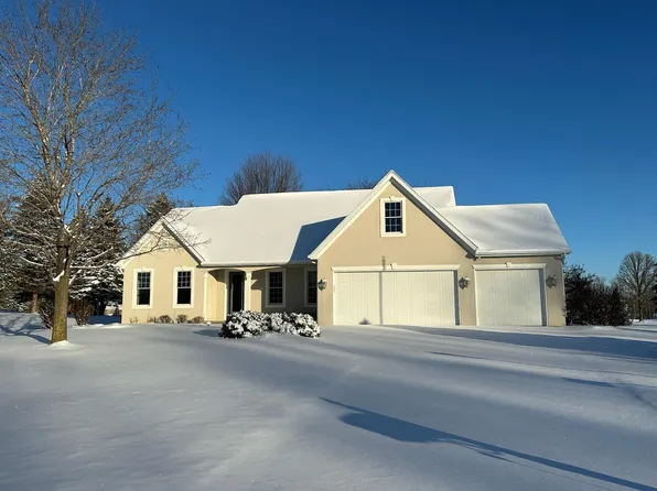 W9246 Lamise Way, Hortonville, WI 54944