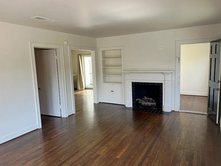 2207 San Felipe St — Photo 2