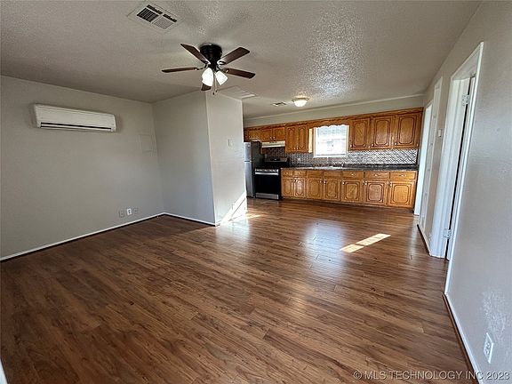 4th image of 513 S Cypress St