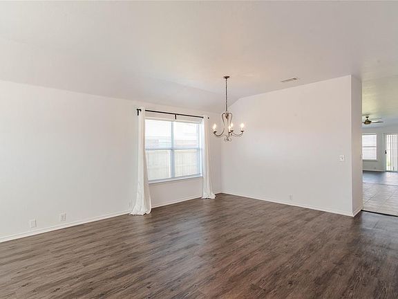 5th image of 1305 Periwinkle Dr