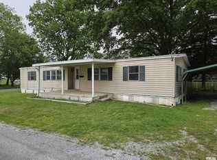 201 E 3rd St, Christopher, IL 62822