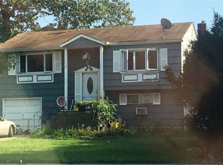 264 W Pulaski Rd, Huntington Station, NY 11746