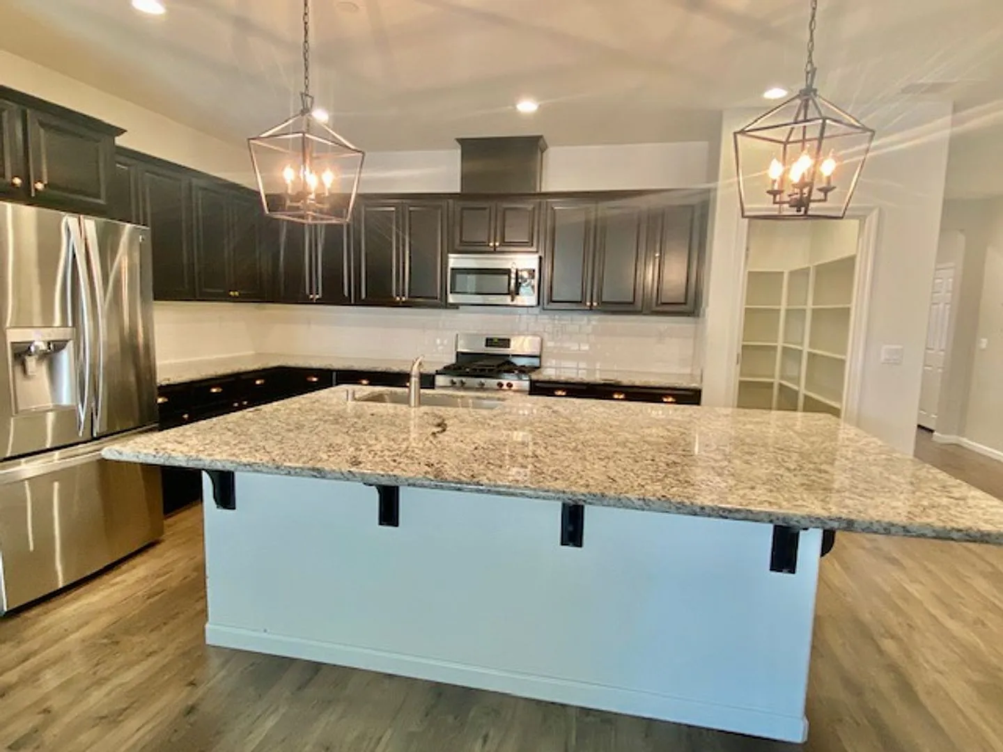 Unique 4 Bedroom, 3 Bath, 2 Car Garage, 1 Story In Woodland — Photo 4