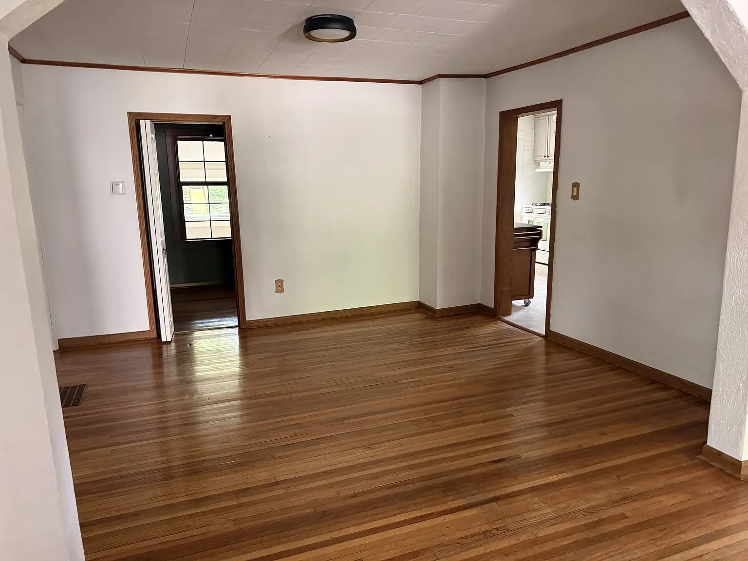 814 Owens Street North - 1 — Photo 3