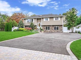 15 Cherrywood Dr, East Northport, NY 11731