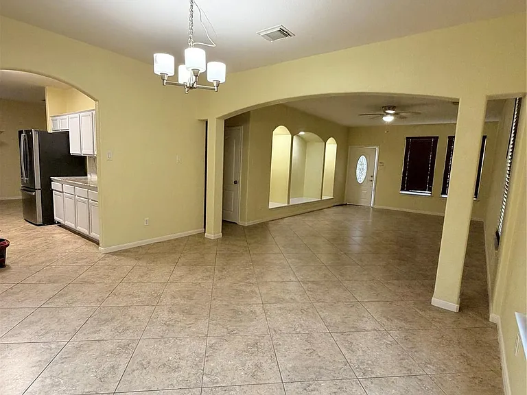 10030 Yolandita — Photo 8
