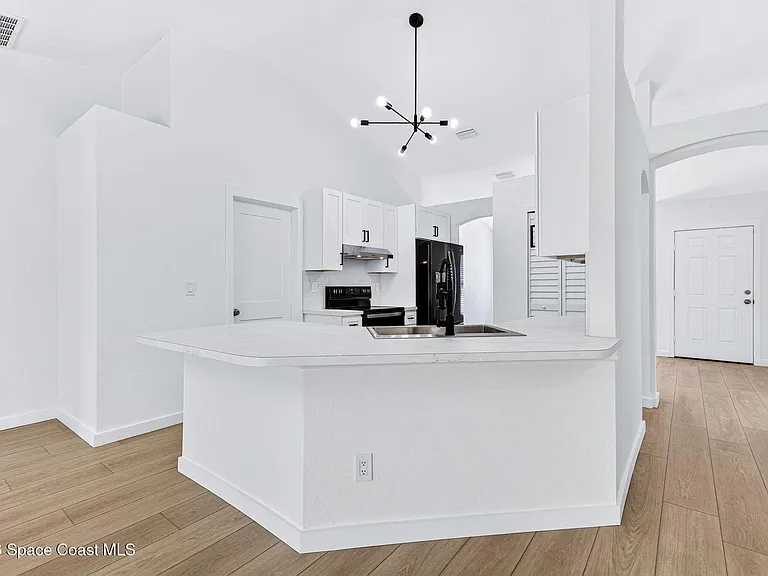 711 Avalon St SE — Photo 18
