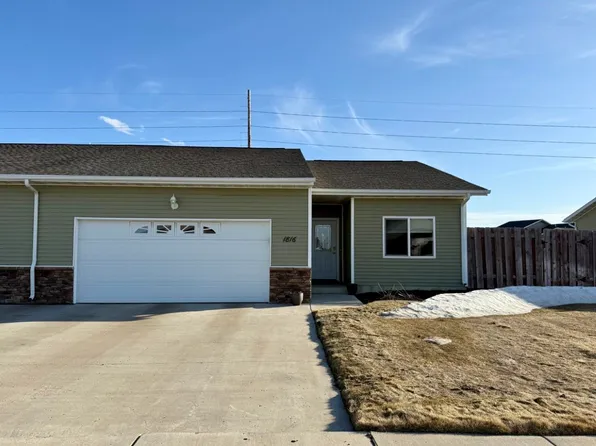 1816 35th Ave SE, Minot, ND 58701