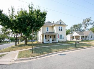 401 SW 4th St, Newton, KS 67114