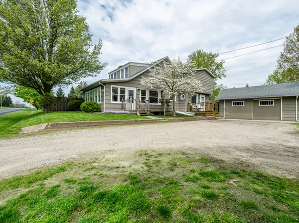 5915 S Pipestone Rd, Eau Claire, MI 49111