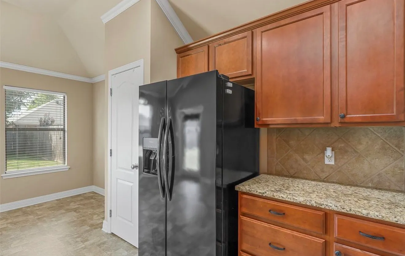 3 bed, 1323 sqft, $2,189 — Photo 4