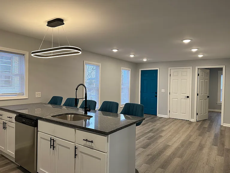 127 Henderson St #2 — Photo 35