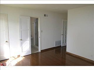 4th image of 549 El Medio Ave