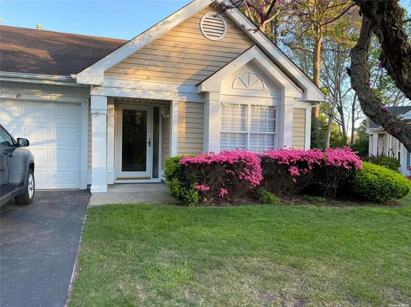 81 Glen Drive #81, Ridge, NY 11961