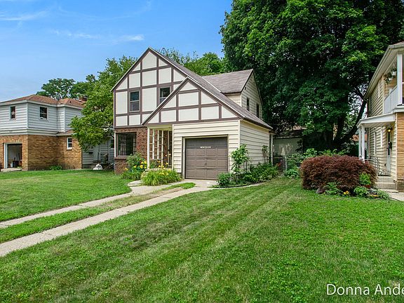 3rd image of 1643 Hiawatha Dr SE