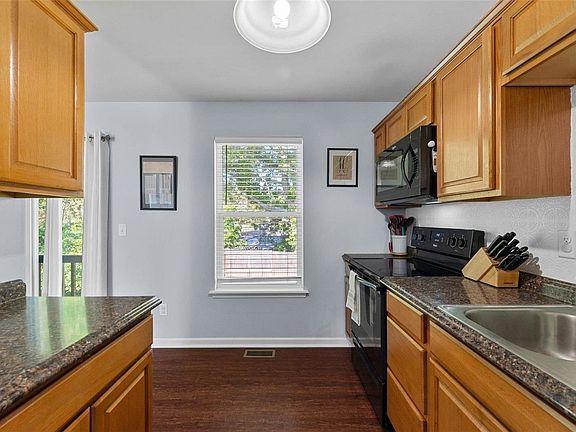 5th image of 513 Roosevelt Ave