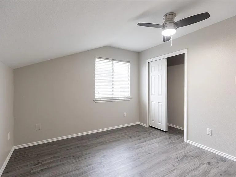 1701 Golden Sunrise Ln — Photo 18