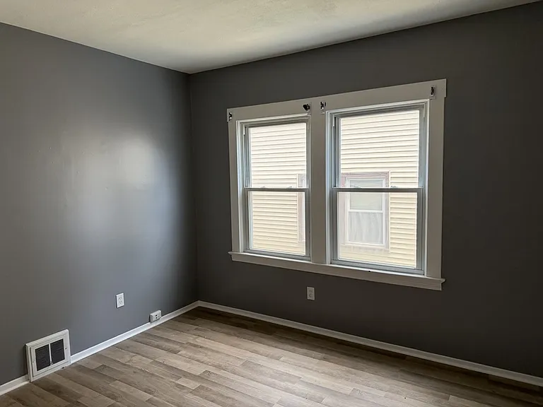 10709 Fidelity Ave — Photo 7