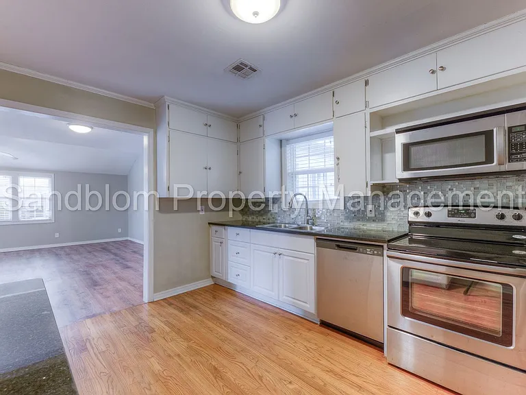 3803 E 36th St S — Photo 10