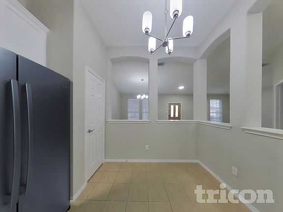 5th image of 3413 Fashion St