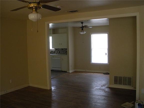4th image of 809 S Willis St