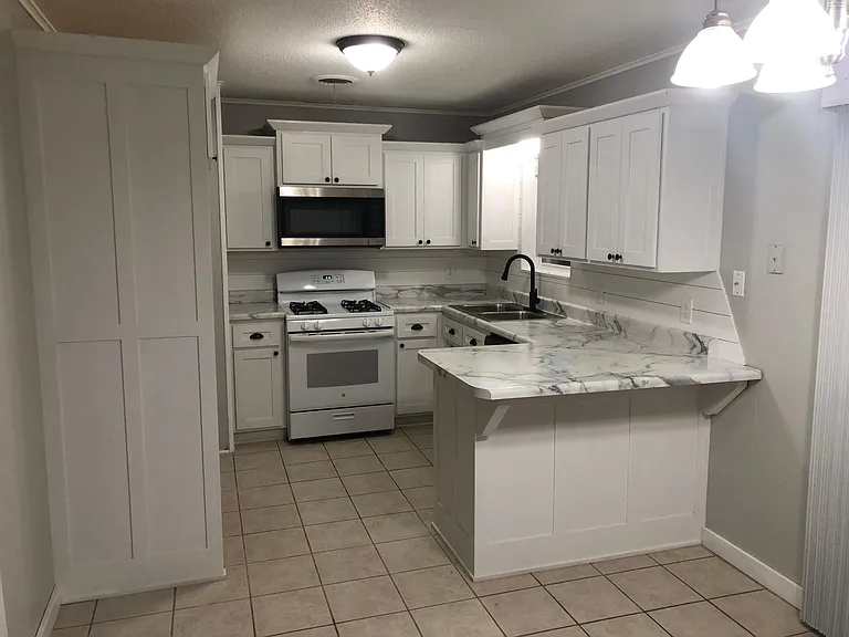 120 E Lincoln St — Photo 2
