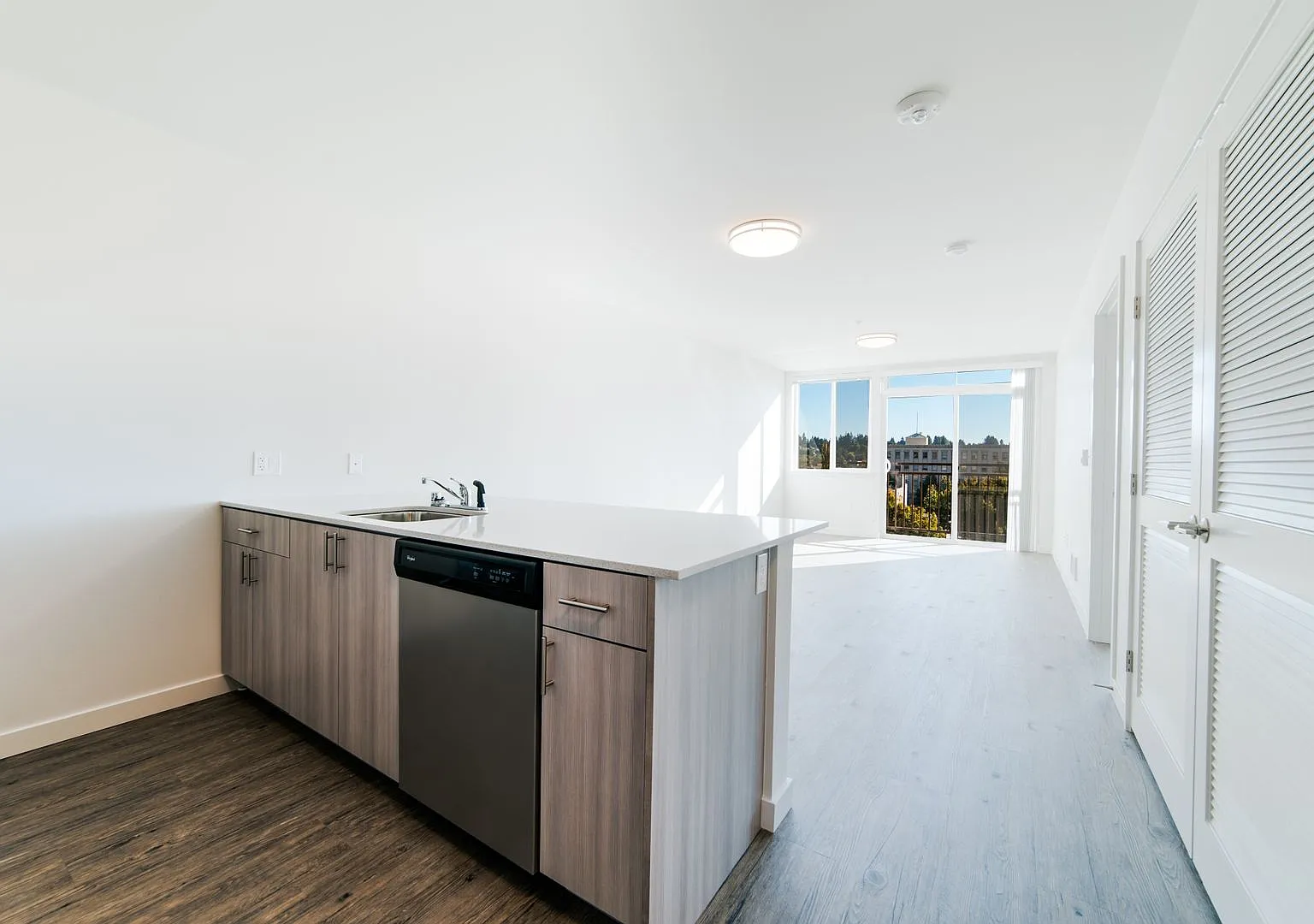 123-4th Apts — Photo 3