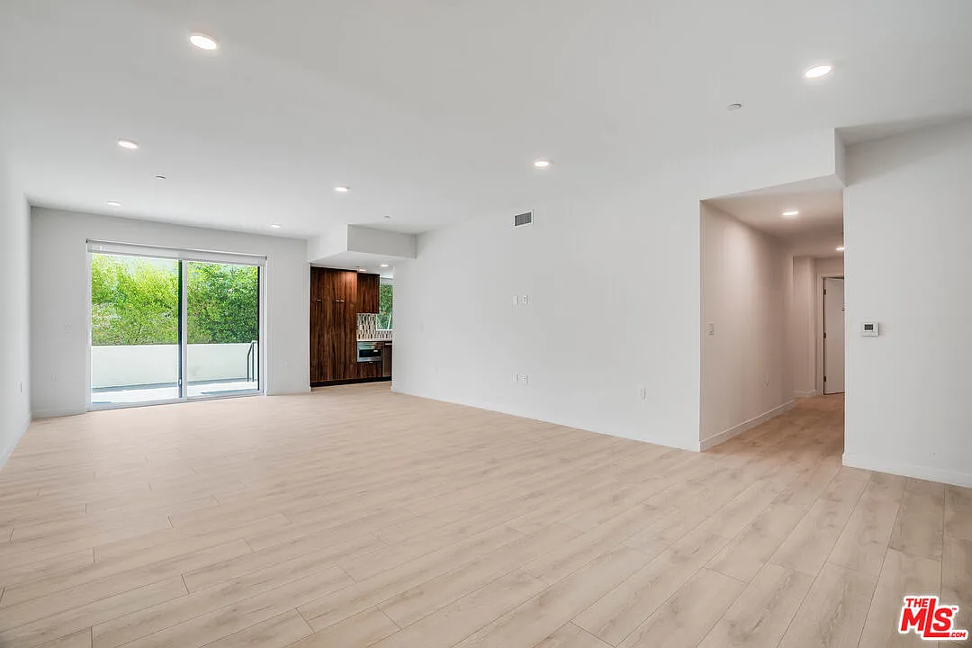 3 bed, 3.5 bath, 1725 sqft, $4,895 — Photo 1