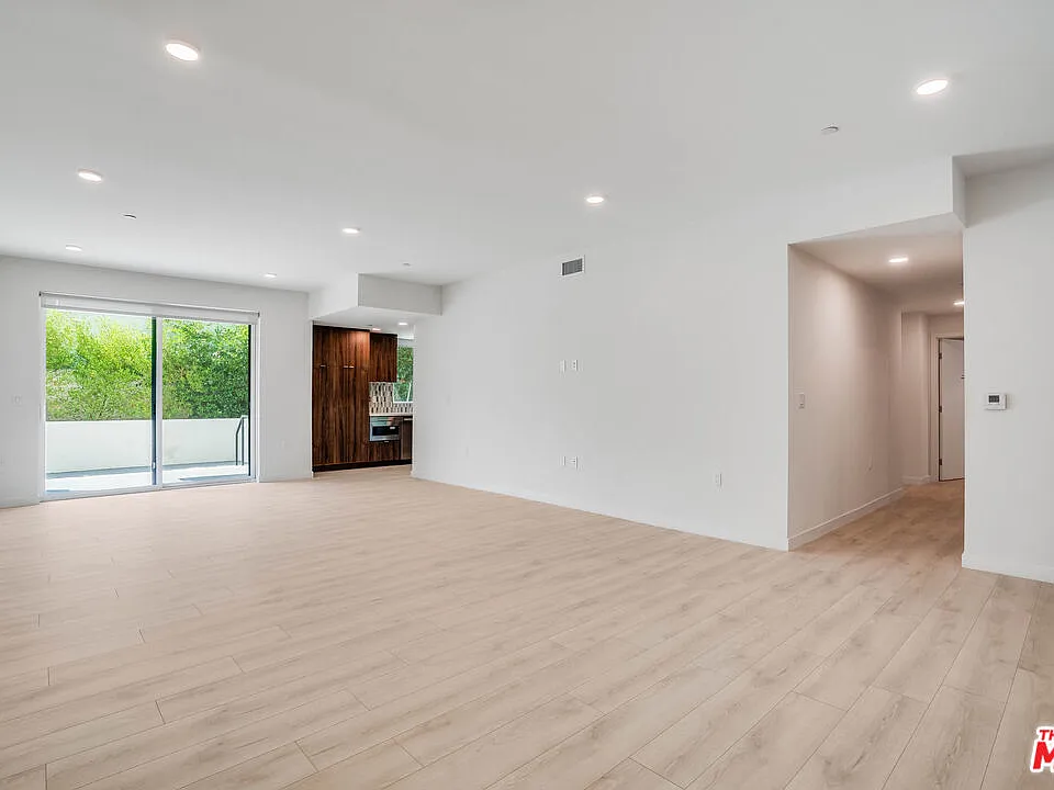 1021 S Shenandoah St #102