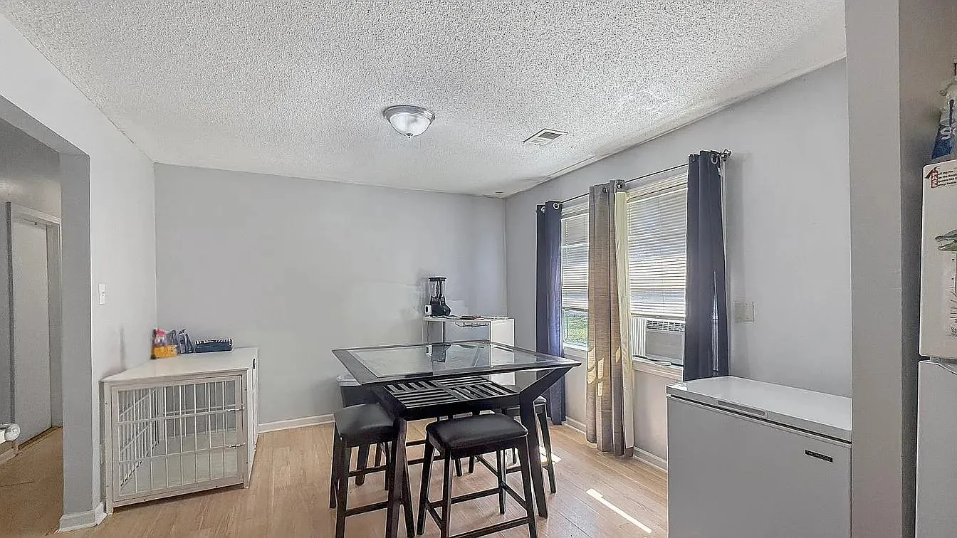 931 W Raines Rd — Photo 3