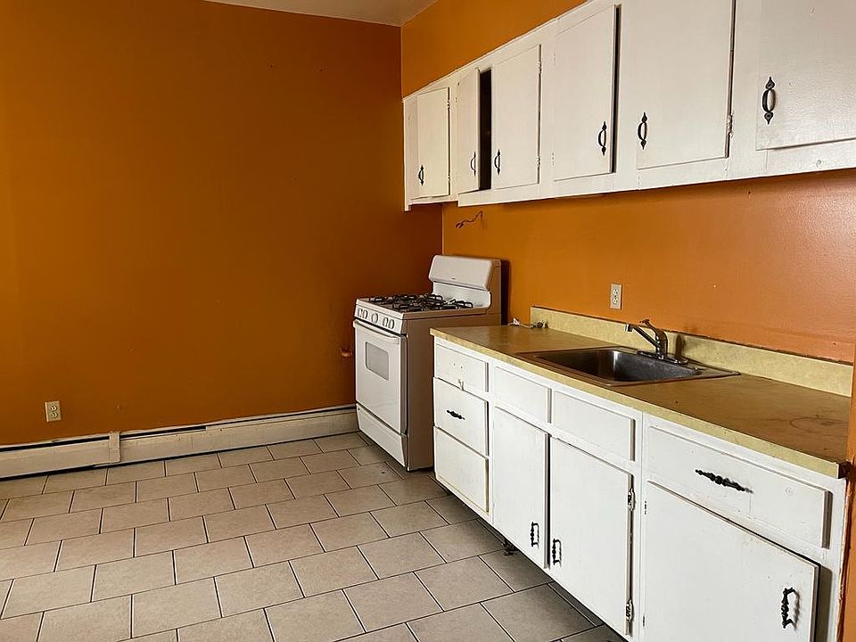 2nd image of 599 Main St #2