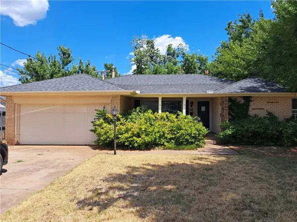 6408 Briarwood Ln, Nichols Hills, OK 73116