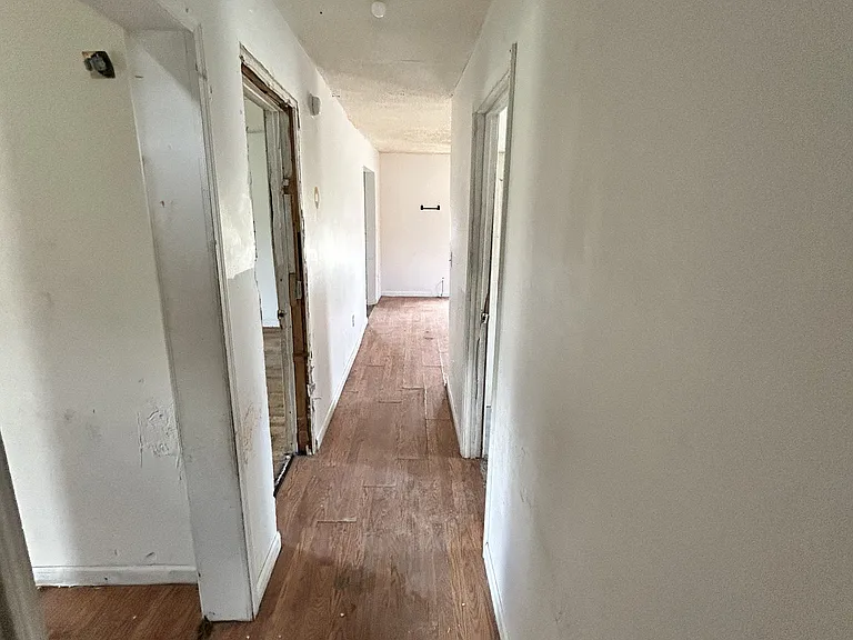 708 W Jones St — Photo 19