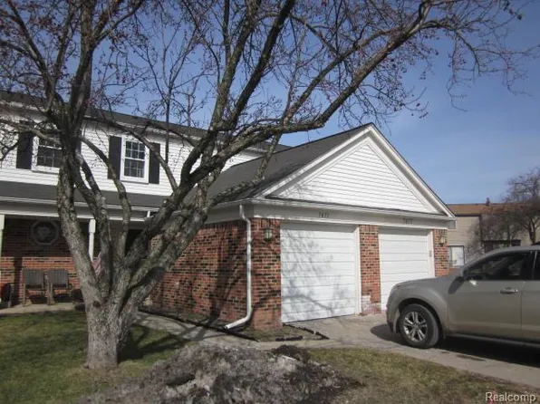 7471 N Kingston Ct, Westland, MI 48185